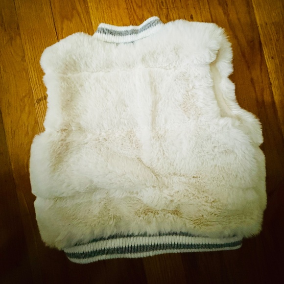 Splendid Fur Vest - Picture 3 of 5